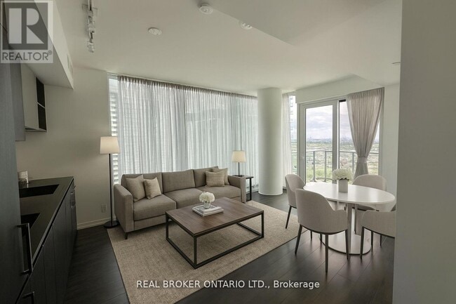 Photo du bâtiment - 1000 Portage Pkwy