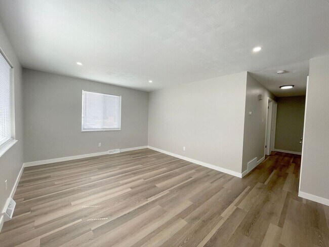 Foto del edificio - Charming 3BR in Westminster