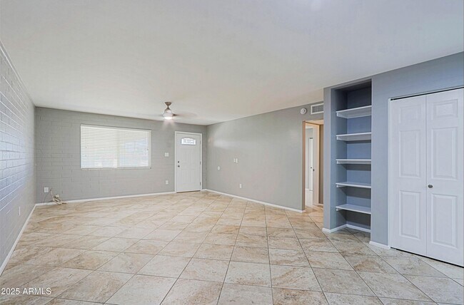 Foto del edificio - 8402 E Coronado Rd