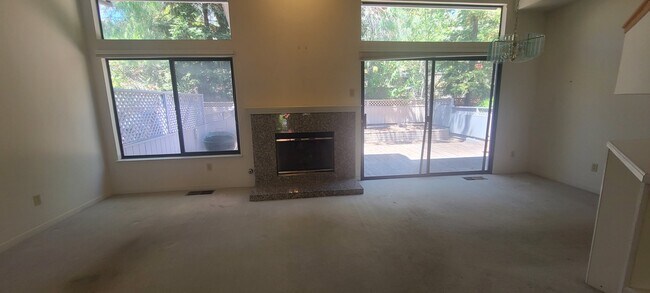 Foto del edificio - 211 Kingswood Ct