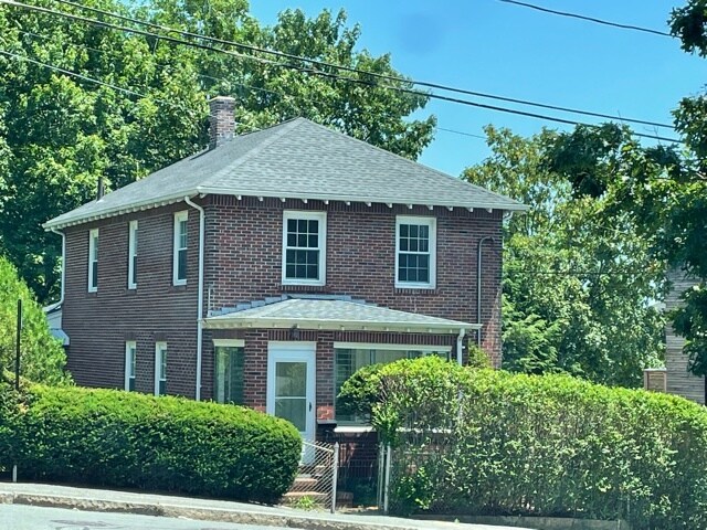 Primary Photo - 74 Cottage St