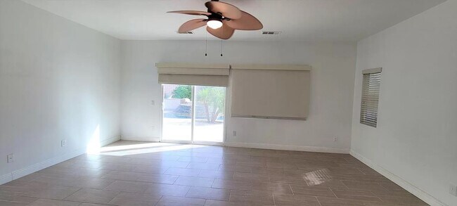 Foto del edificio - Hidden gem in prestigious community of Palm Desert - Convineant to access from everywhere.