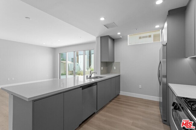 Building Photo - 1223 Hayworth Ave