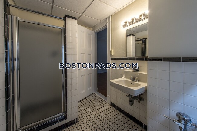 Building Photo - 62 Boylston St