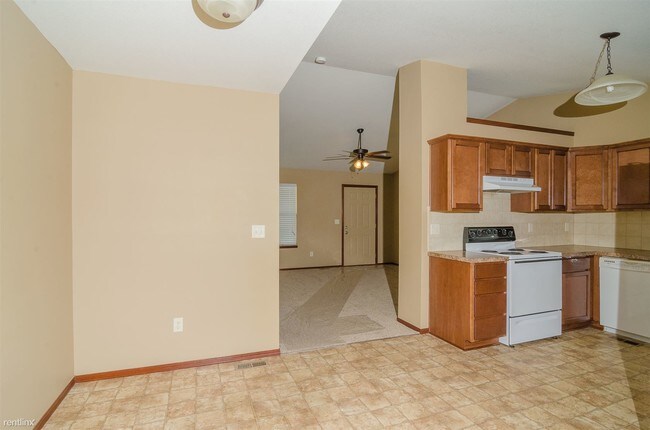 Building Photo - 824 E Ramblewood St