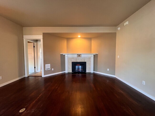 Building Photo - Charming Three-Bedroom in Downtown Woodland