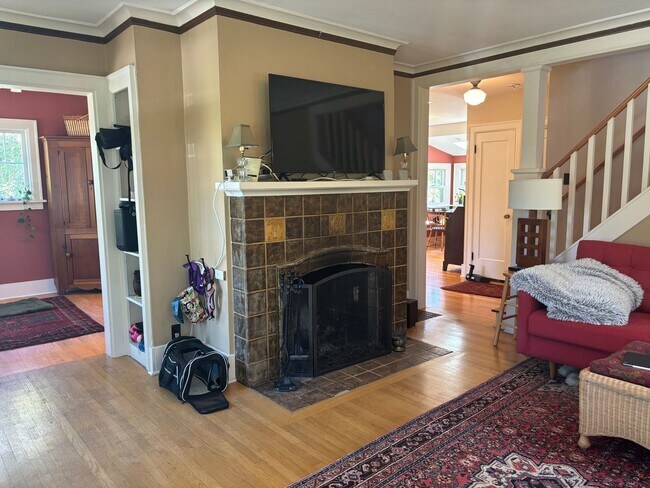 Building Photo - Classic Craftsman Home with Modern Comfort...