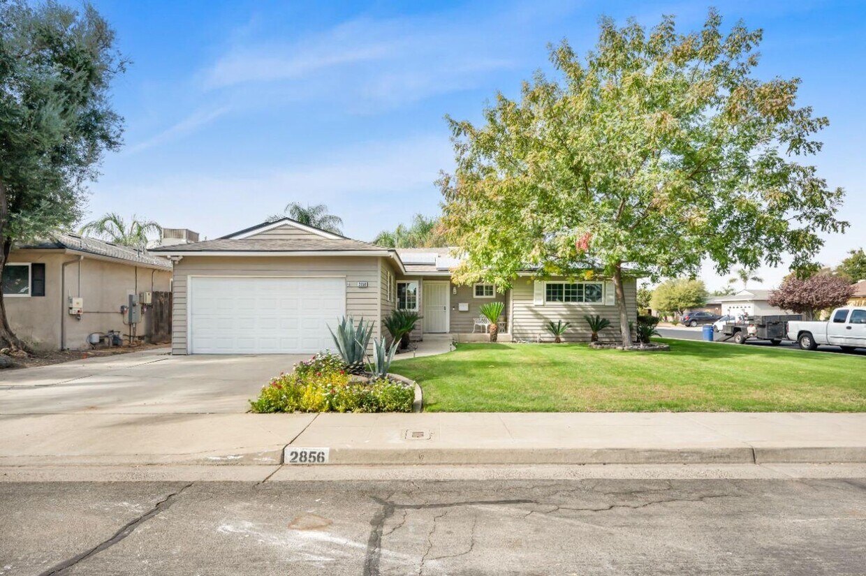 Foto principal - $2,250 Gettysburg & Peach, 3 Bedroom 2 Bat...