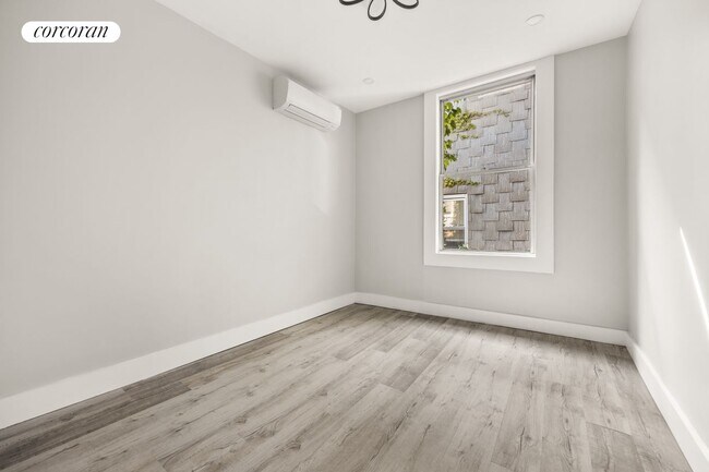 Building Photo - 739 6th Ave