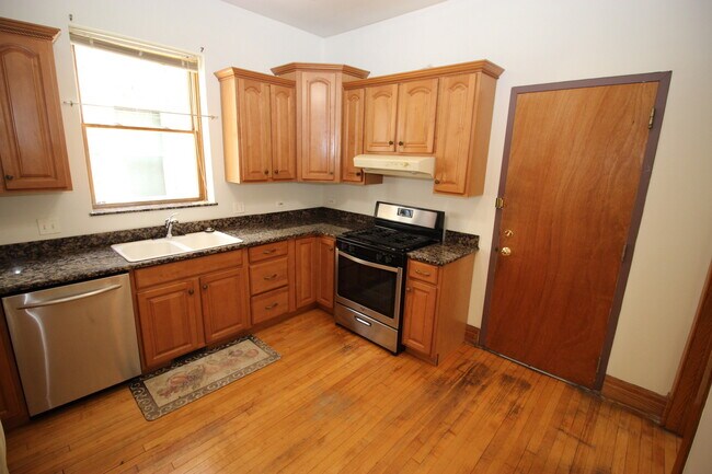 Building Photo - 5119 W Pensacola Ave