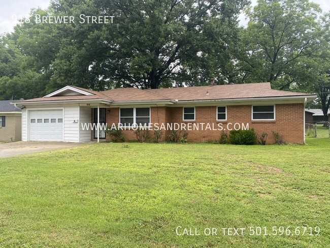 Foto del edificio - 918 Brewer Street | $1295 | 3 beds, 1 full...