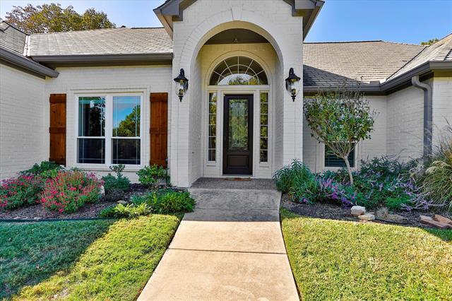 Building Photo - 8921 Crest Wood Dr