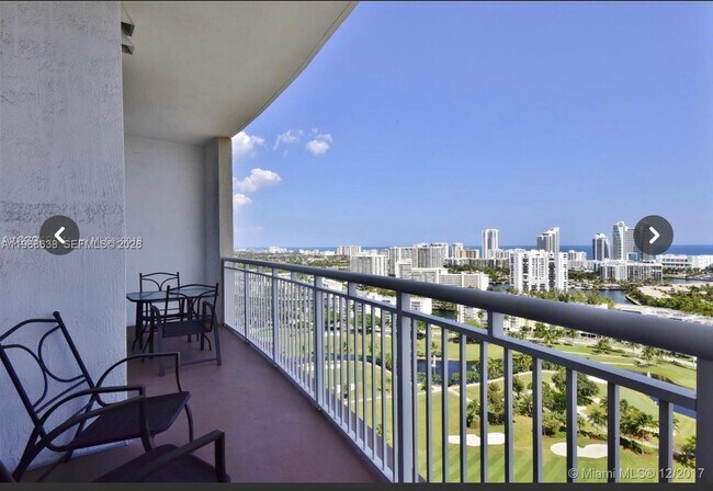 Foto del edificio - 1755 E Hallandale Beach Blvd
