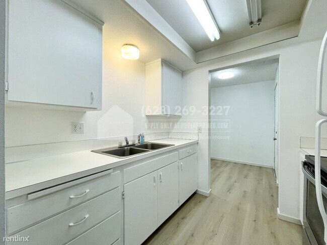 Building Photo - 2 br, 1 bath Duplex - 5602 Seahurst Avenue...