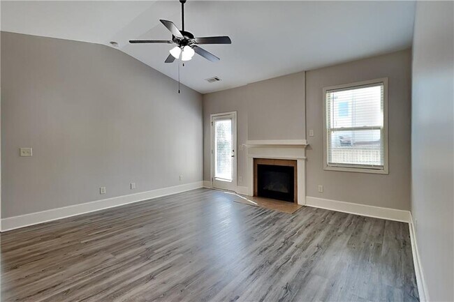 Foto del edificio - 5145 Roseman Trail