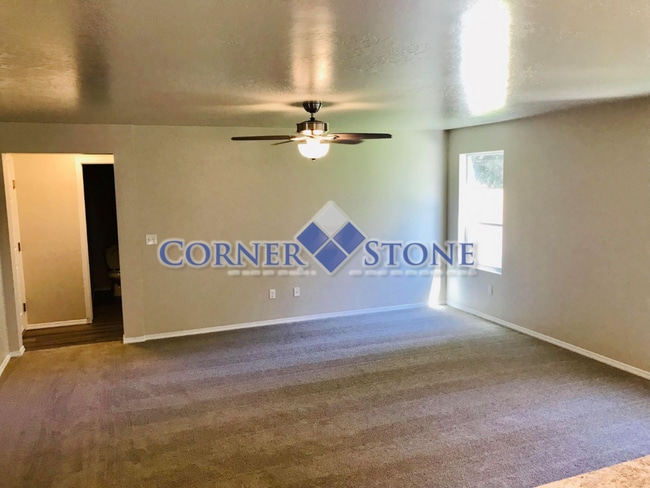 Building Photo - Spacious Home Canterbury Commons!