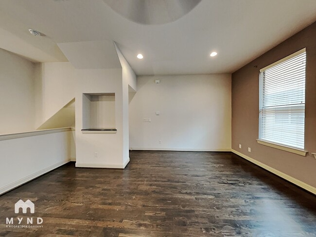 Building Photo - 7404 Coronado Way