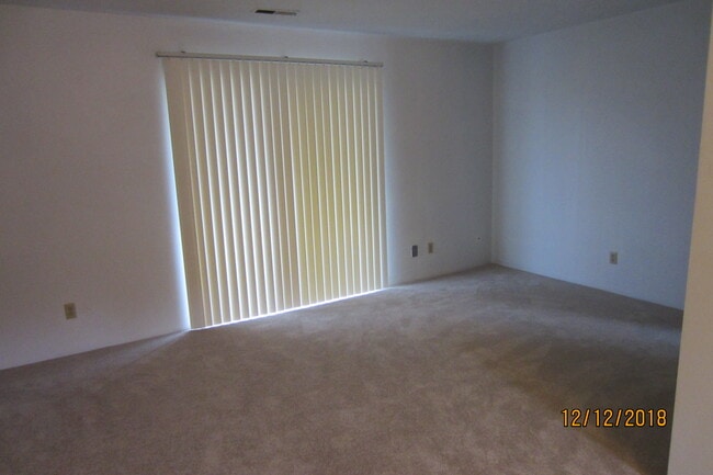 sala de estar - 301 Lee Rd