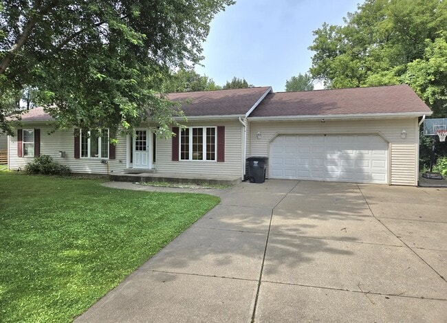 Building Photo - 8728 E Windlake Rd