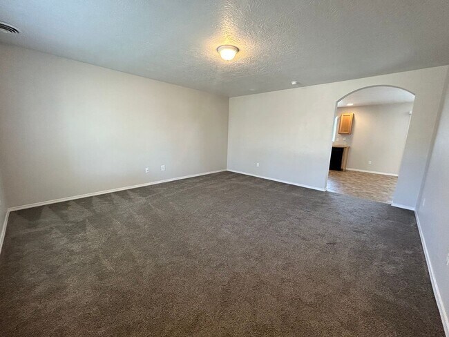 Foto del edificio - Discover Tranquil Living at Ariposa Park: 4BR, 2.5BA Home