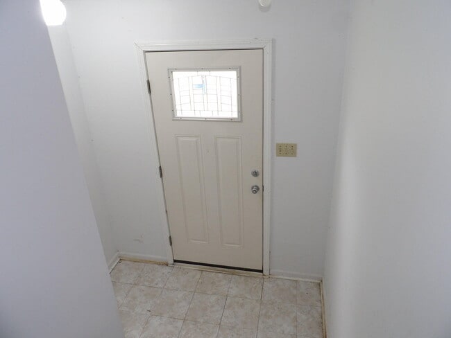 Building Photo - 204 Landings Dr