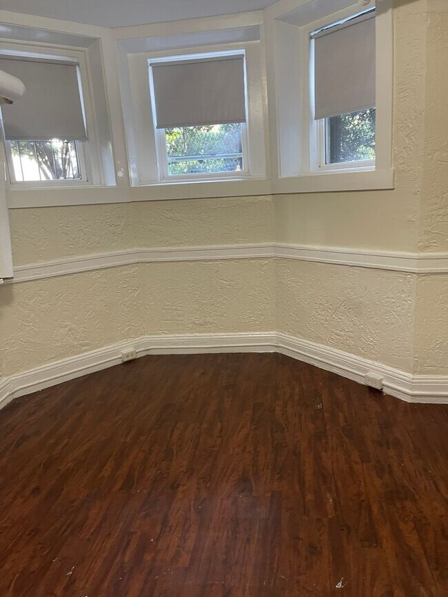 Foto del edificio - CHEAPEST 2  BED IN FENWAY GARDEN LEVEL BER...