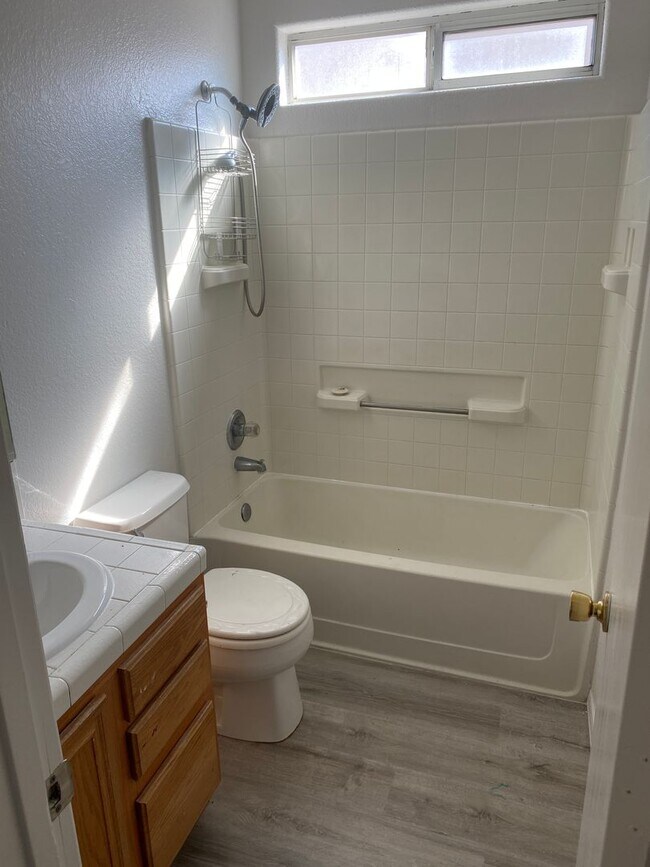 Foto del edificio - 8408 Cedarcroft Rd NW