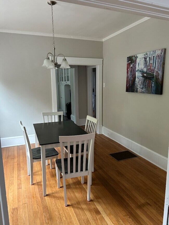 Foto del edificio - SHORT TERM, FULLY FURNISHED, CORPORATE UNIT