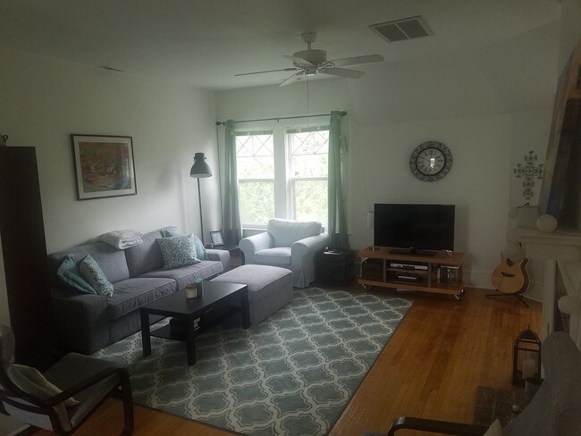 Building Photo - 419 Warren Crescent