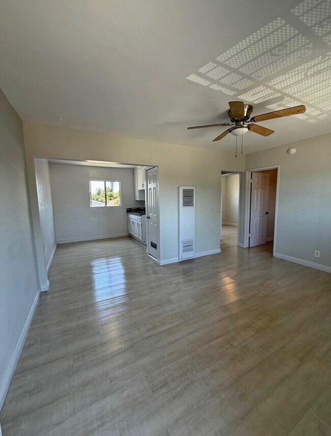 Foto del edificio - 7843 Towne Ave