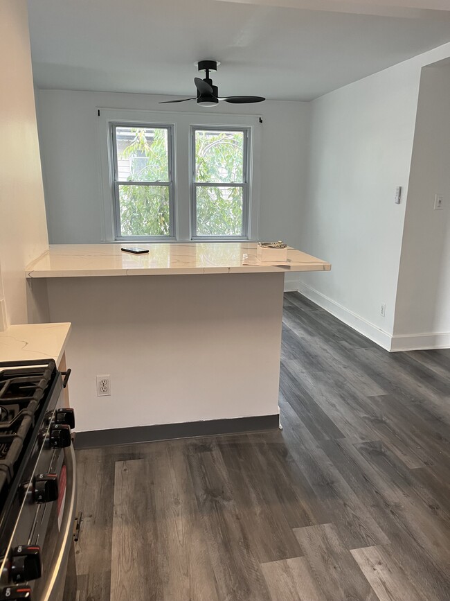 Building Photo - 337 Saint Lawrence Ave