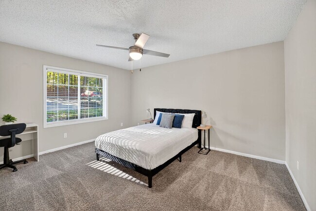 Foto del edificio - 1830 Lantern Ridge Dr