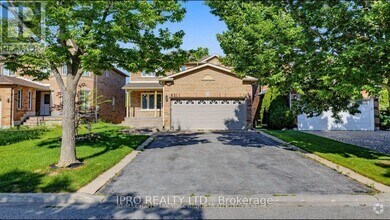 Building Photo - 61 Raintree Crescent