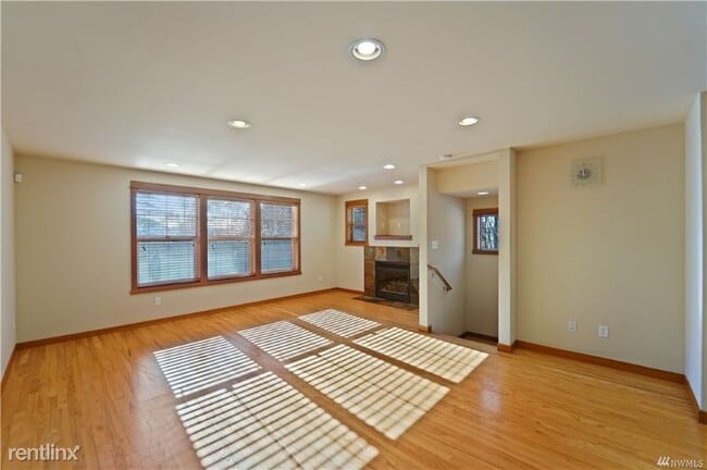 Building Photo - 11036 8th Ave NE