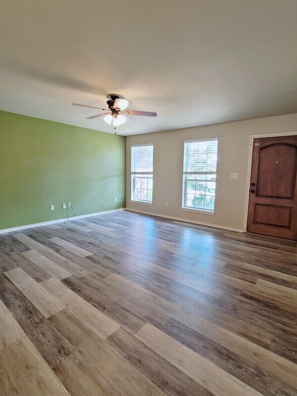 Foto del edificio - 3305 Shady Trail Dr
