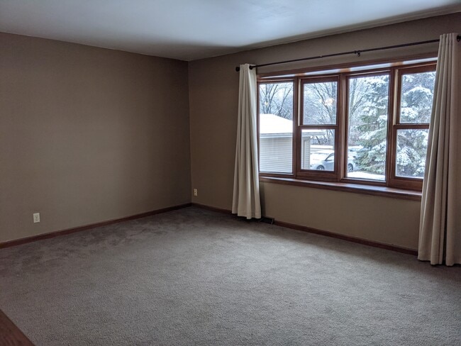 Building Photo - 4338 Pepper Dr