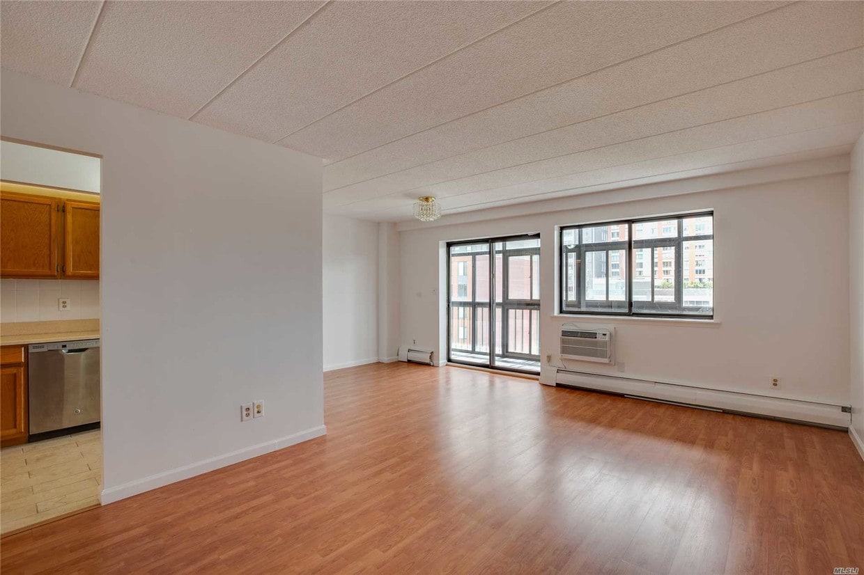 Primary Photo - 136-75 37th Avenue