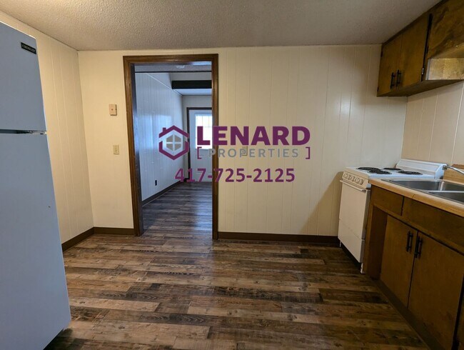 Foto del edificio - 245 W College St