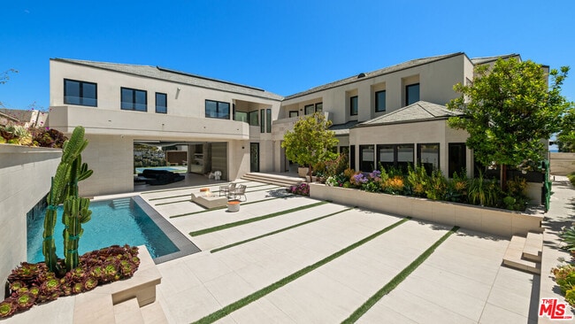 Foto del edificio - 31100 Broad Beach Rd