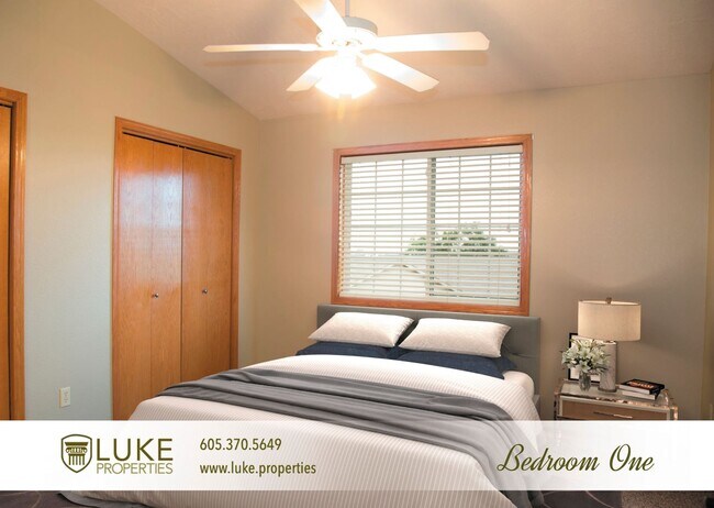 Foto del edificio - Updated 4 bedroom twin home for rent in Si...