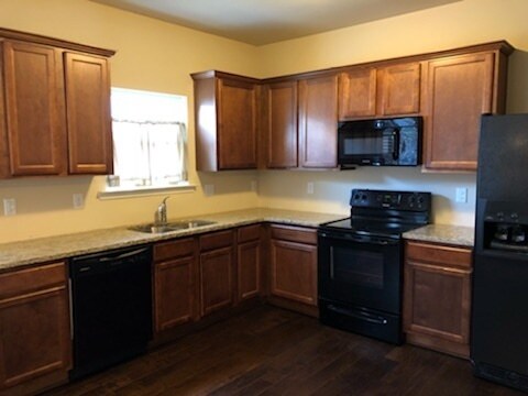 Foto del edificio - NEW PRICE Lovely Townhome Near Cobb Pkwy and Historic Kennesaw!