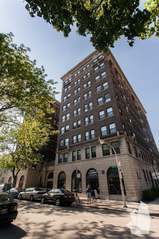 Building Photo - 522 W Briar Pl