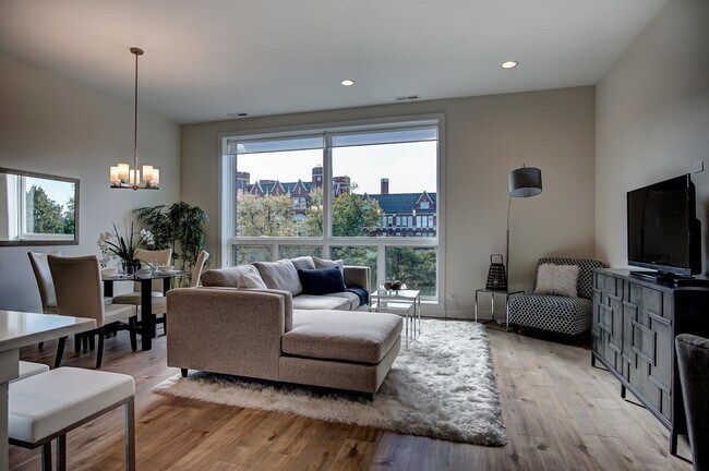 Foto del edificio - 2518 W Addison St