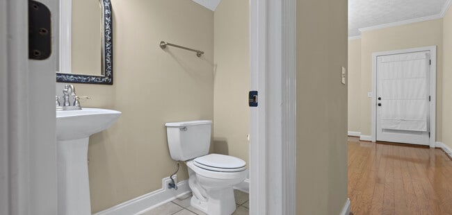 Foto del edificio - 1633 Academy Dr