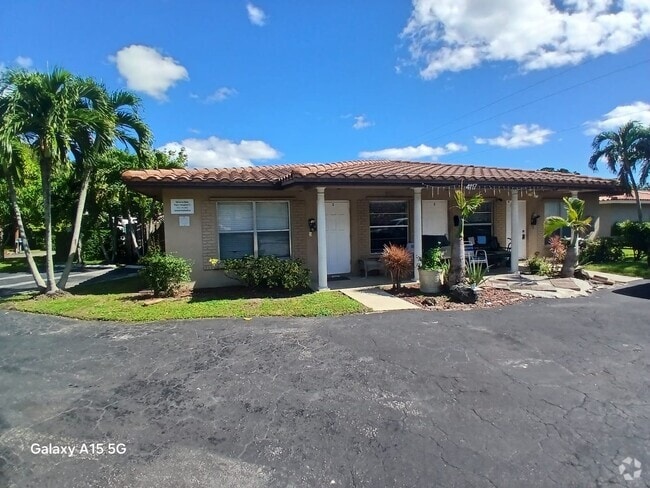 Building Photo - 4117 Riverside Dr