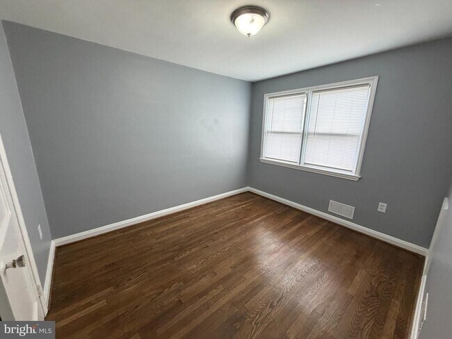 Foto del edificio - 7136 Eastbrook Ave