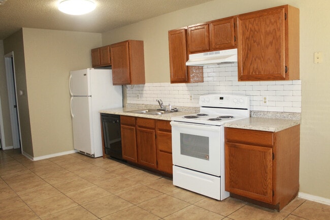 Foto del edificio - Just Minutes from Tinker!