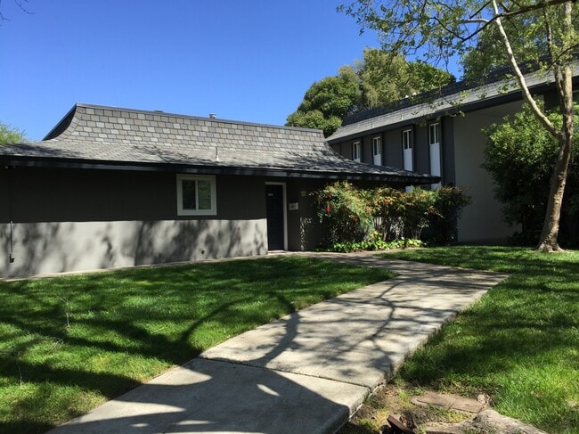 Large Duplex Exterior 1,220SF - Sycamore Green Apartments