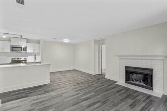 Building Photo - Avana Lake Lynn