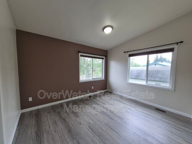 Building Photo - 250 Oklahoma St